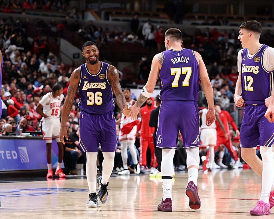 开云官方网站-精神属性太关键了！湖人后场大闸的作用无法体现在他的数据上？